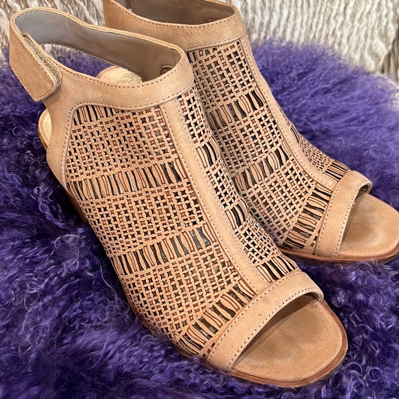EUC Vince Camuto Booties - Picture 5 of 5